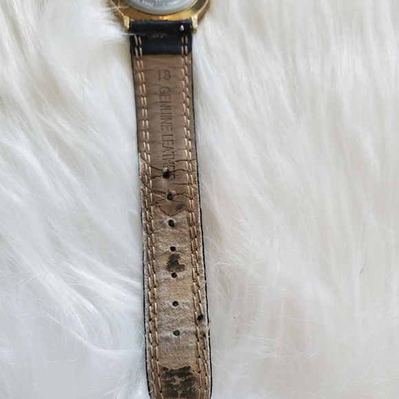 Women's timex quartz wrist watch with leather band. - Picture 8 of 8